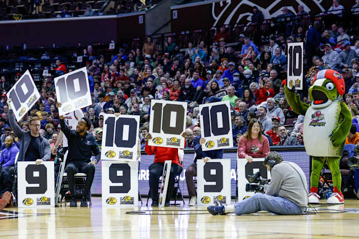 Bass Pro Tournament of Champions Missouri boys basketball dunk contest January 13 2024 Nate Latsch 25433
